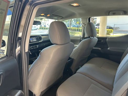 Used 2017 Toyota Tacoma 2WD Double Cab image 32