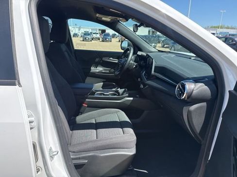 Used 2025 Chevrolet Equinox LT image 24