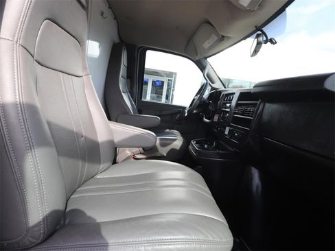 Used 2022 GMC Savana 3500 w/ Power Convenience Package image 18
