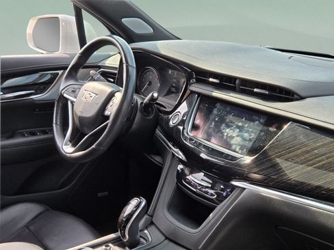 Used 2020 Cadillac XT6 Premium Luxury FWD image 29