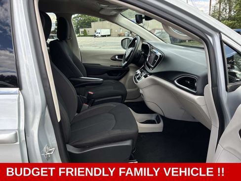 Used 2023 Chrysler Voyager LX FWD image 10