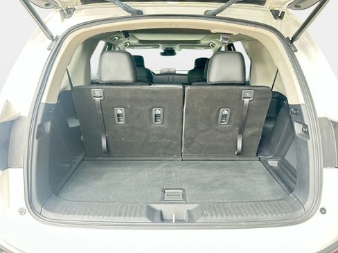 Used 2023 Honda Pilot Touring image 9