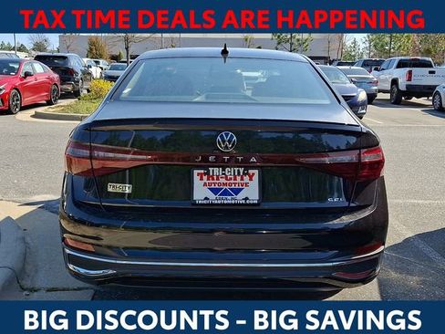 Used 2025 Volkswagen Jetta SEL image 6