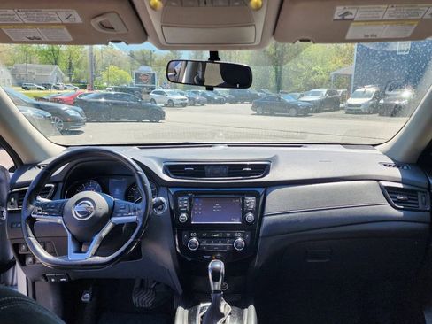 Used 2017 Nissan Rogue SV w/ SV Premium Package AWD/4WD image 17