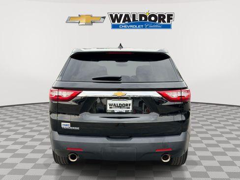 Used 2021 Chevrolet Traverse LS FWD image 3