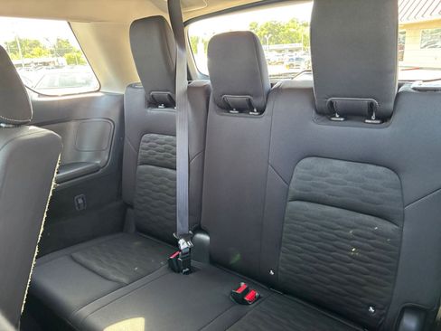 Used 2025 Nissan Pathfinder SV image 31