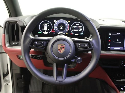 Certified 2025 Porsche Cayenne image 22