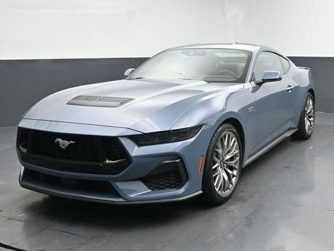 Used 2025 Ford Mustang GT Premium RWD image 4