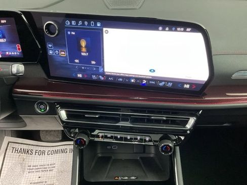 Certified 2024 Chevrolet Traverse RS image 17