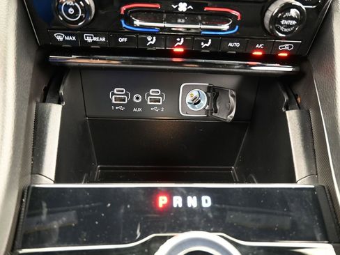 Used 2024 Jeep Grand Cherokee L Laredo image 25