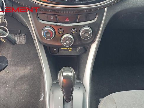 Used 2022 Chevrolet Trax LS AWD/4WD image 11