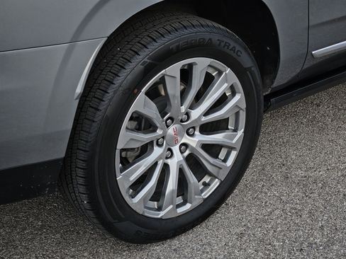 Used 2023 GMC Yukon XL Denali w/ Denali Reserve Package image 8