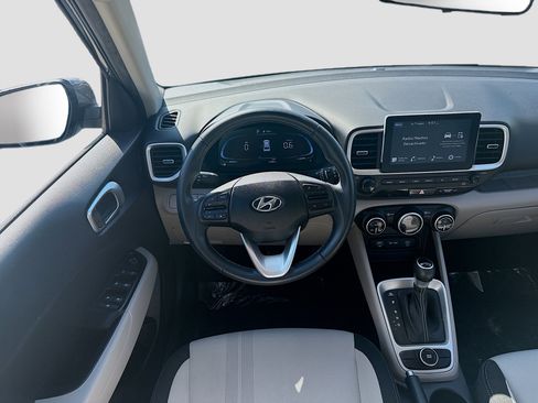 Used 2024 Hyundai Venue SEL FWD image 18