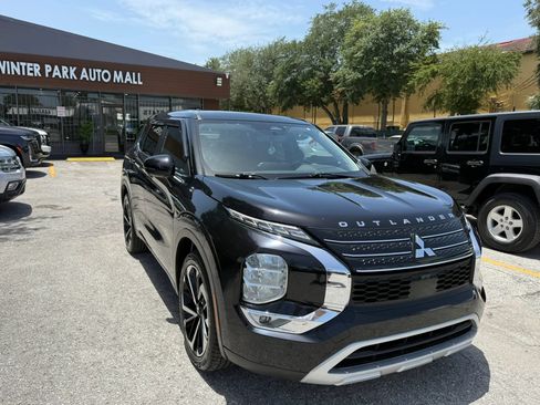 Used 2023 Mitsubishi Outlander ES FWD image 3