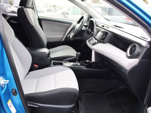 Used 2017 Toyota RAV4 XLE image 20