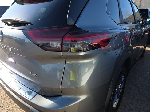 Used 2024 Nissan Rogue S AWD/4WD image 4