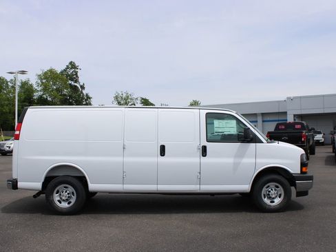 New 2026 Chevrolet Express 3500 Extended w/ Driver Convenience Package RWD image 11