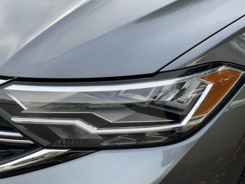 Used 2023 Volkswagen Jetta SE w/ Panoramic Sunroof Package image 6