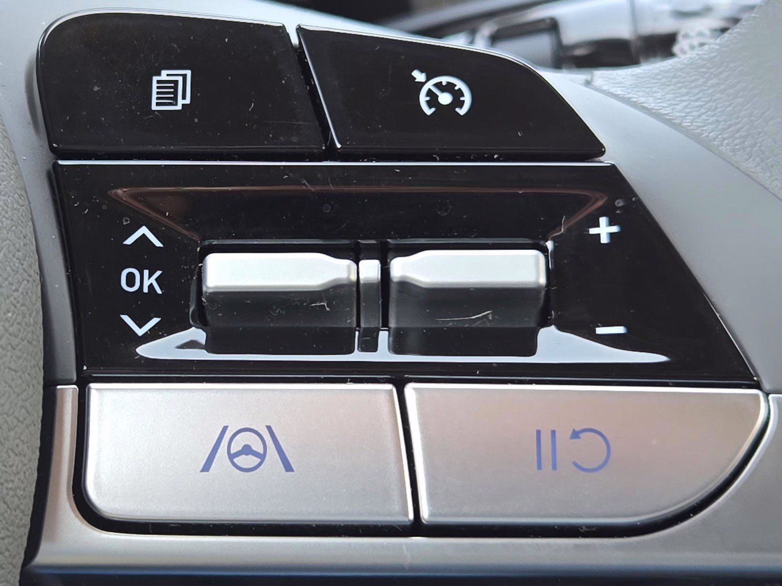 Certified 2023 Hyundai Elantra Blue FWD image 22