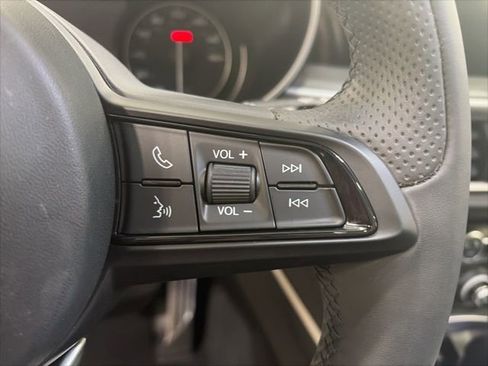 Used 2023 Alfa Romeo Stelvio Ti image 21