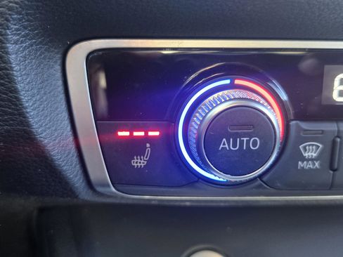 Used 2019 Audi Q3 2.0T Premium Plus image 25