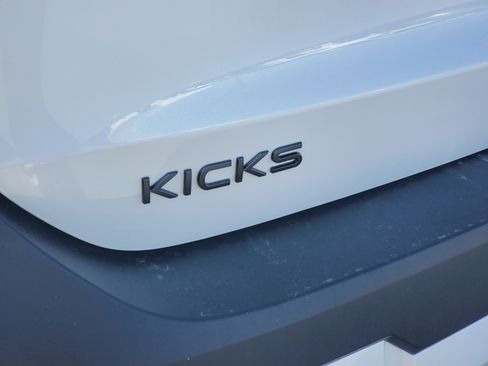 New 2026 Nissan Kicks SR w/ Cold Weather Package FWD image 11