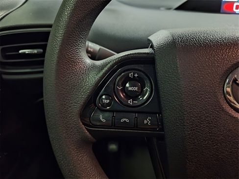 Used 2022 Toyota Prius LE image 21
