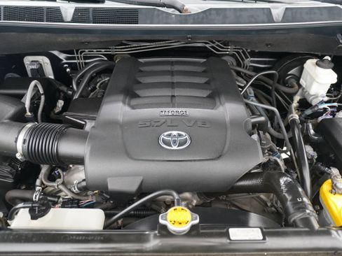 Used 2015 Toyota Tundra SR5 w/ SR5 Upgrade Package AWD/4WD image 25