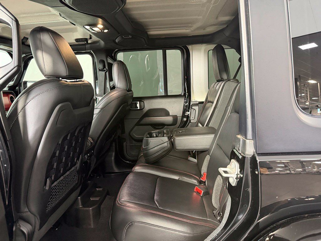 Used 2023 Jeep Wrangler Unlimited Rubicon AWD/4WD image 18