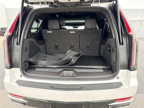 Used 2021 Cadillac Escalade ESV Premium Luxury Platinum image 5