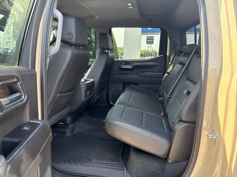 Used 2022 Chevrolet Silverado 1500 LT Trail Boss w/ LT Trail Boss Premium Package AWD/4WD image 12
