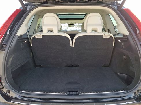 Certified 2024 Volvo XC90 B6 Plus image 31