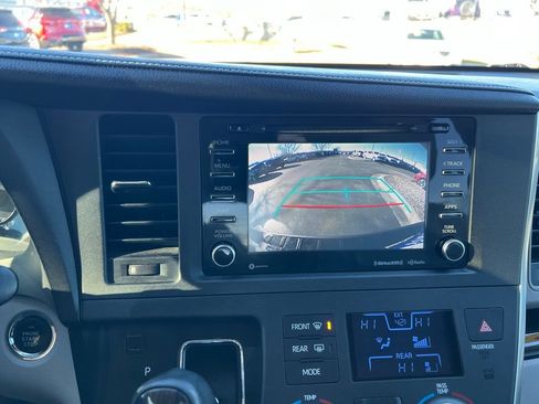 Used 2018 Toyota Sienna XLE image 36