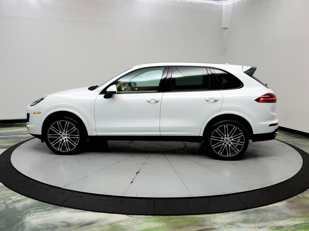 Used 2017 Porsche Cayenne Platinum Edition w/ Premium Package (PJV) AWD/4WD image 8