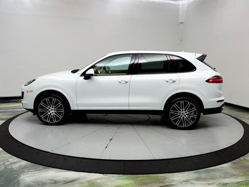 Used 2017 Porsche Cayenne Platinum Edition w/ Premium Package (PJV) AWD/4WD image 8