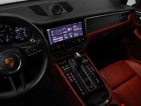 Certified 2024 Porsche Macan GTS w/ Premium Plus Package AWD/4WD image 39