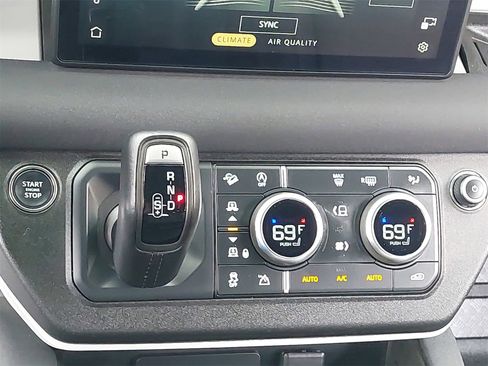 Used 2023 Land Rover Defender 110 X-Dynamic SE image 30