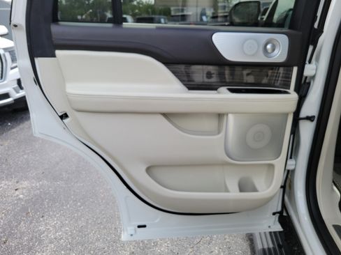 Used 2021 Lincoln Navigator Black Label w/ Cargo Convenience Package AWD/4WD image 22