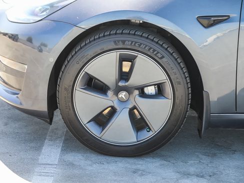 Used 2022 Tesla Model 3 Long Range AWD/4WD image 10