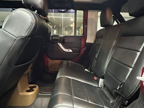 Used 2012 Jeep Wrangler Unlimited Sahara w/ Connectivity Group AWD/4WD image 19