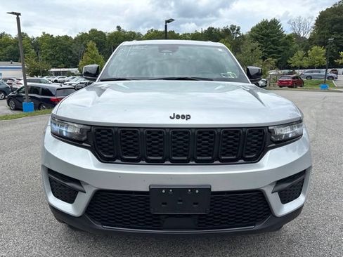 Used 2024 Jeep Grand Cherokee Altitude AWD/4WD image 12