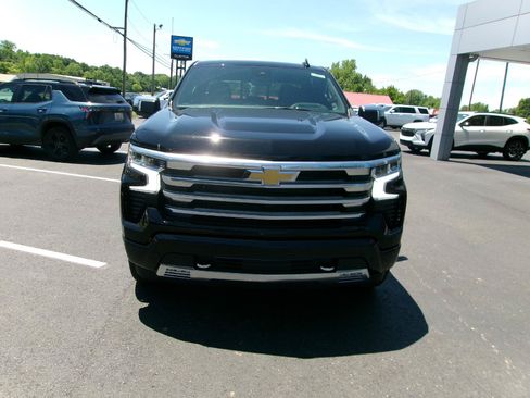 New 2026 Chevrolet Silverado 1500 High Country w/ High Country Premium Package AWD/4WD image 9