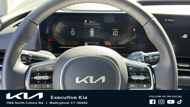 Certified 2026 Kia Carnival FWD image 12