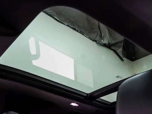 Used 2025 Land Rover Defender 110 S image 19