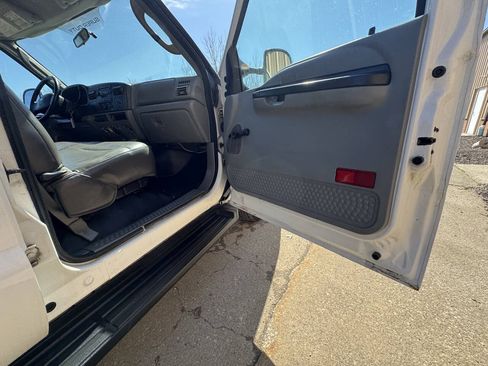 Used 2006 Ford F250 XL AWD/4WD image 23