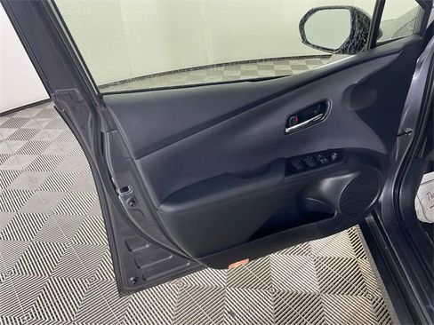 Used 2020 Toyota Prius XLE image 17