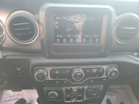 Used 2023 Jeep Gladiator Sport AWD/4WD image 14