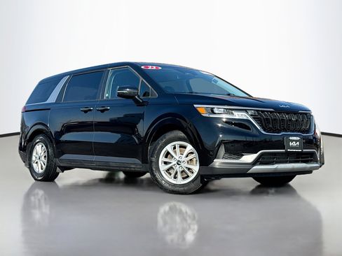 Used 2023 Kia Carnival LX image 1