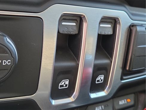 Used 2020 Jeep Wrangler Sport image 16