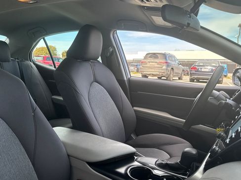 Used 2019 Toyota Camry LE image 15